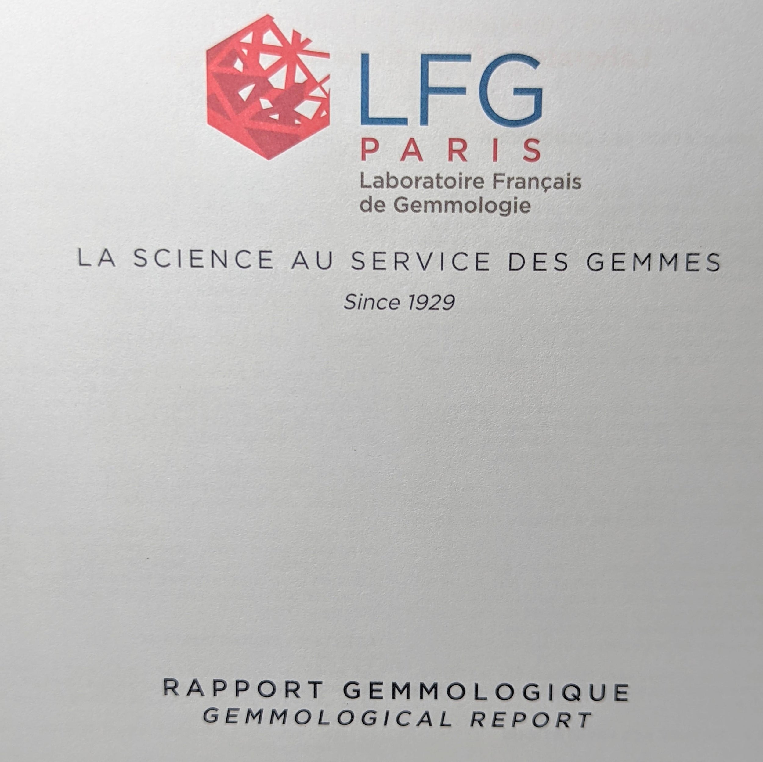 Pompadour ring in white gold, emerald and diamond