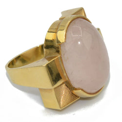 Geometric yellow gold ring adorned with a pink quartz