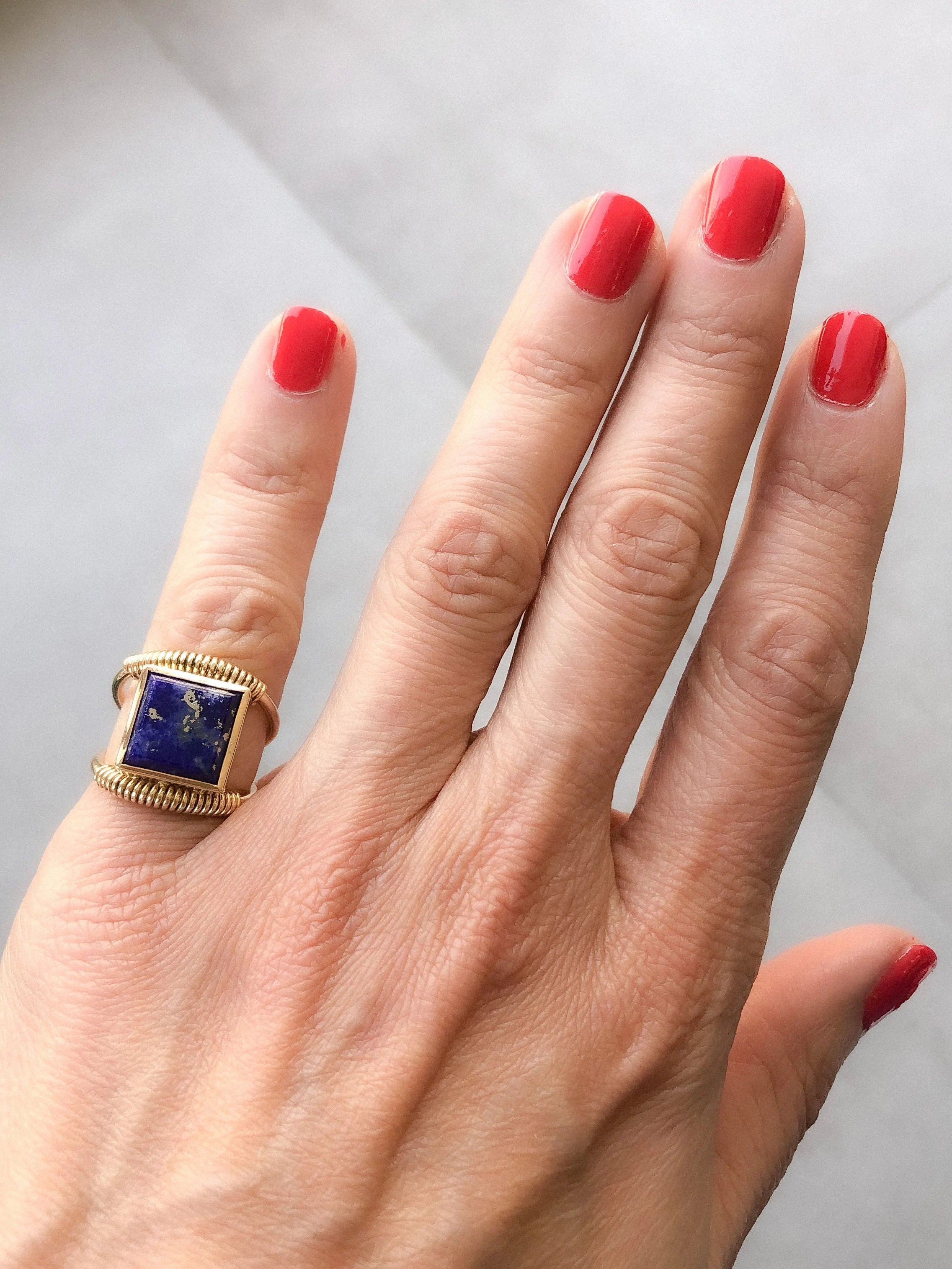 Etruscan ring in gold and lapis