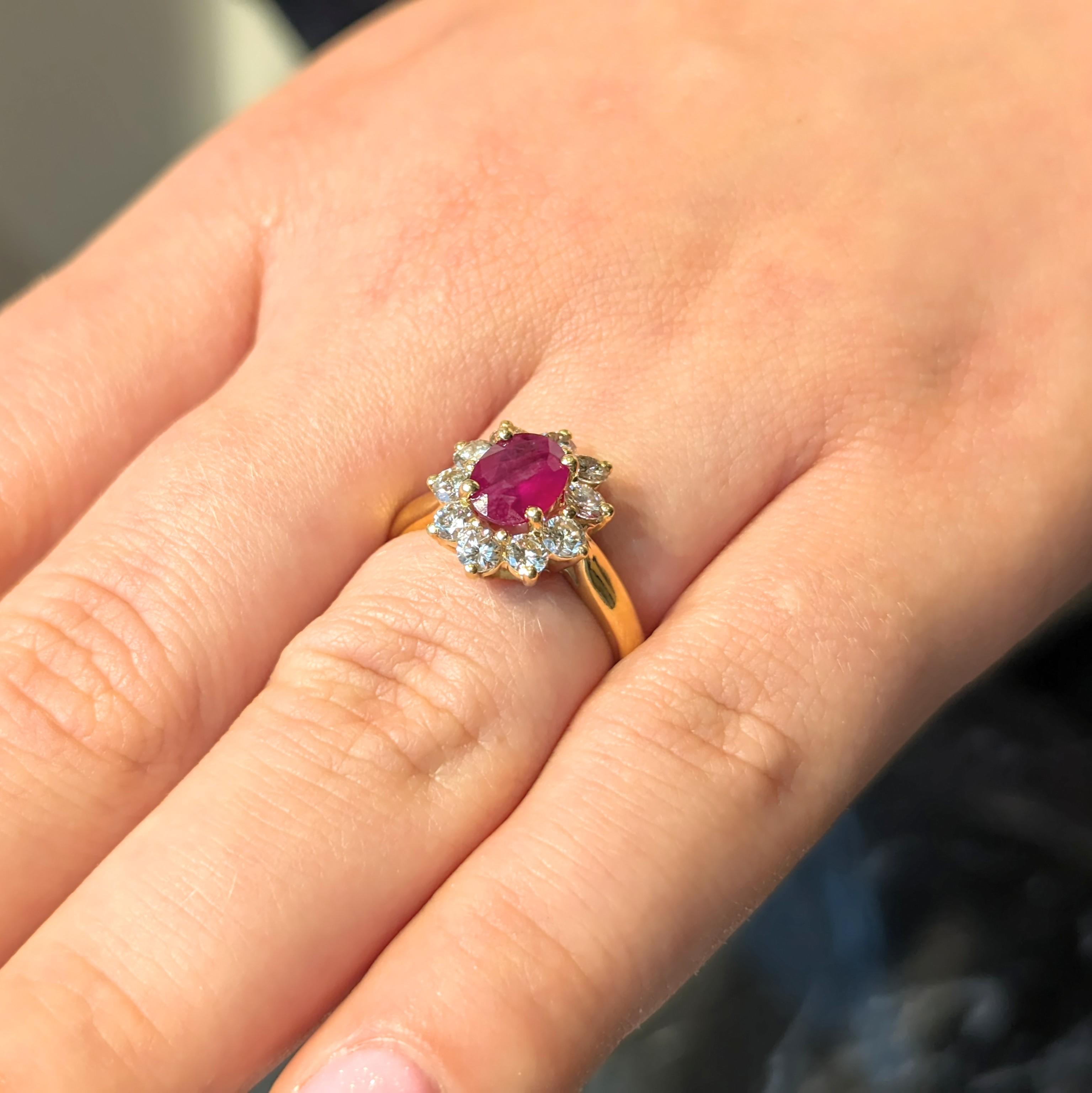 Bague Marguerite en or jaune rubis et diamants