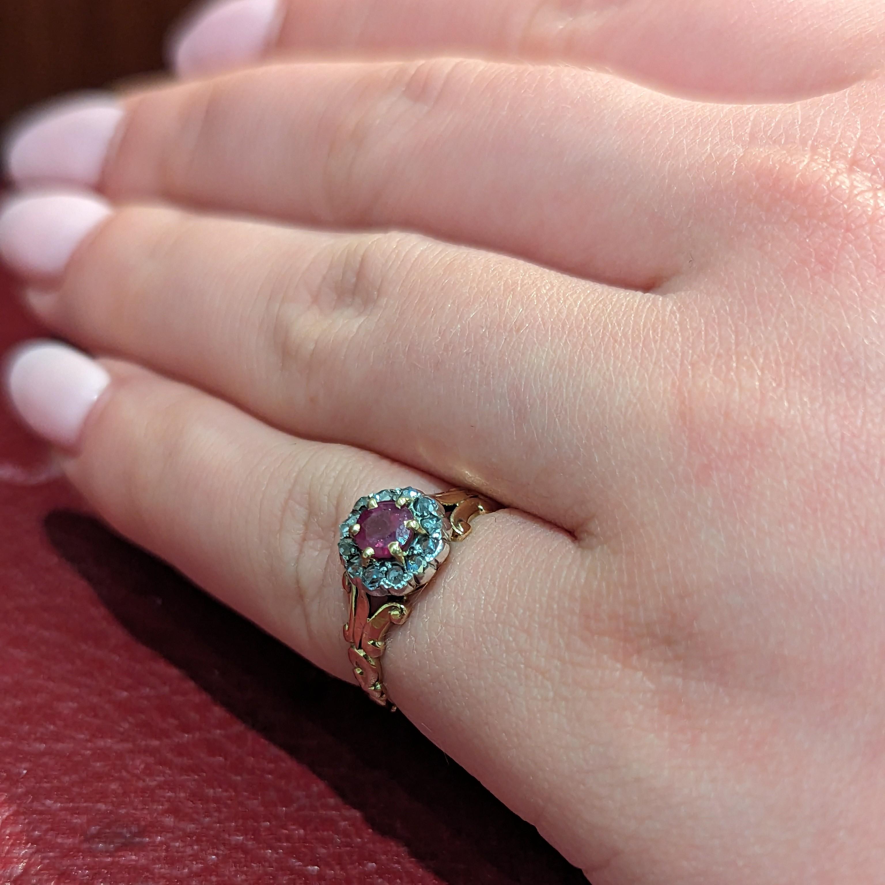 Bague en or jaune diamants et grenat