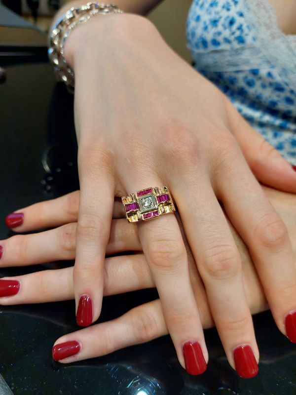 Bague tank en or jaune et or blanc, rubis et diamants