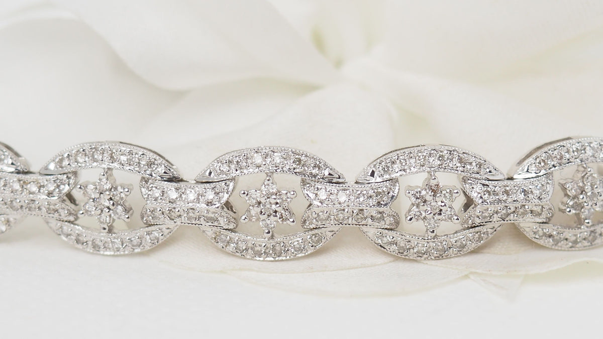 Bracelet ajouré en or blanc et diamants