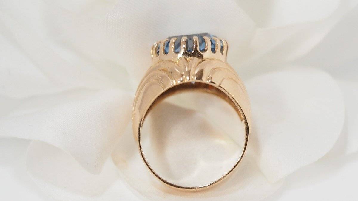 Bague en or jaune et topaze bleue