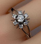 Bague en or blanc 18 carats marguerite sertie de 7 diamants