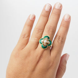 Bague ancienne en or jaune, perle et diamants