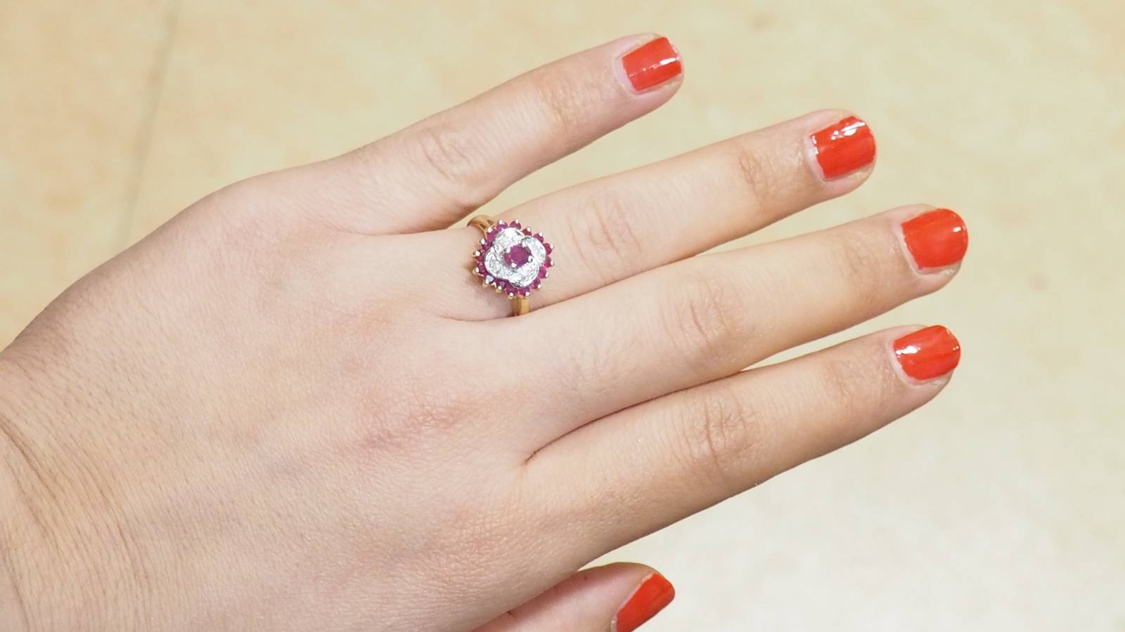 Yellow gold, ruby ​​and diamond ring 