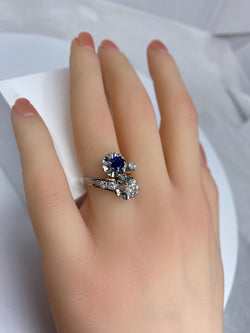 Ring in 18 carat gold, you and me in diamonds and Sapphire