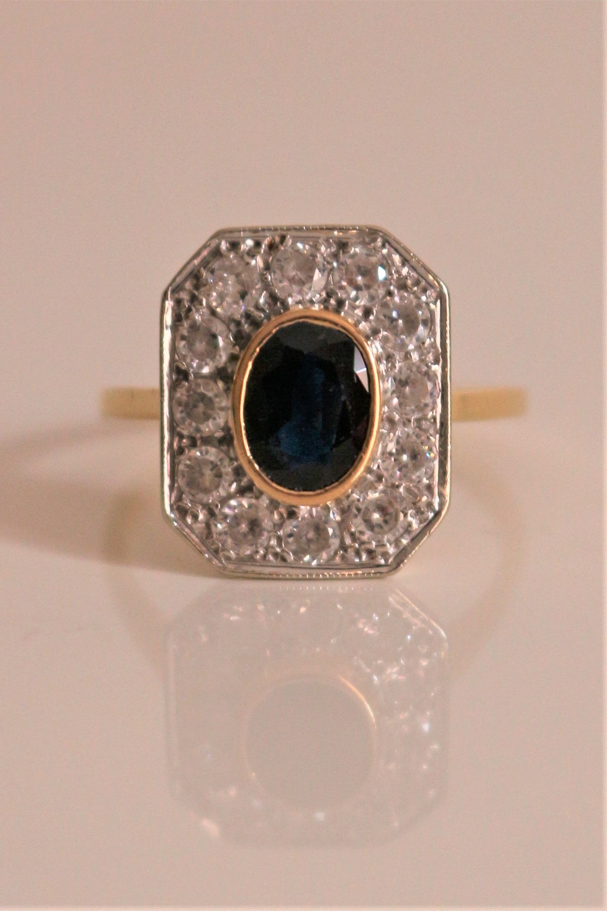 Bague Art Déco Saphir à Pans Coupés