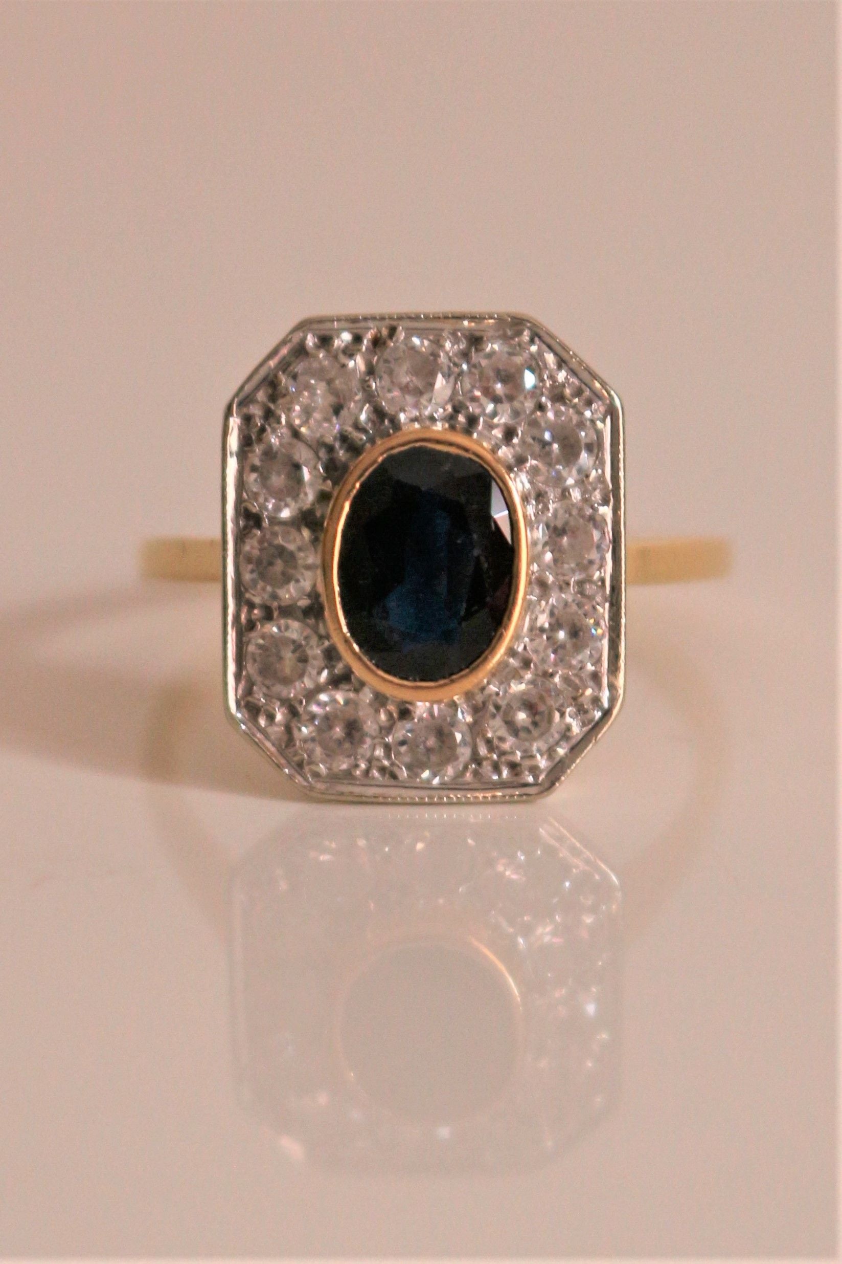 Bague Art Déco Saphir à Pans Coupés