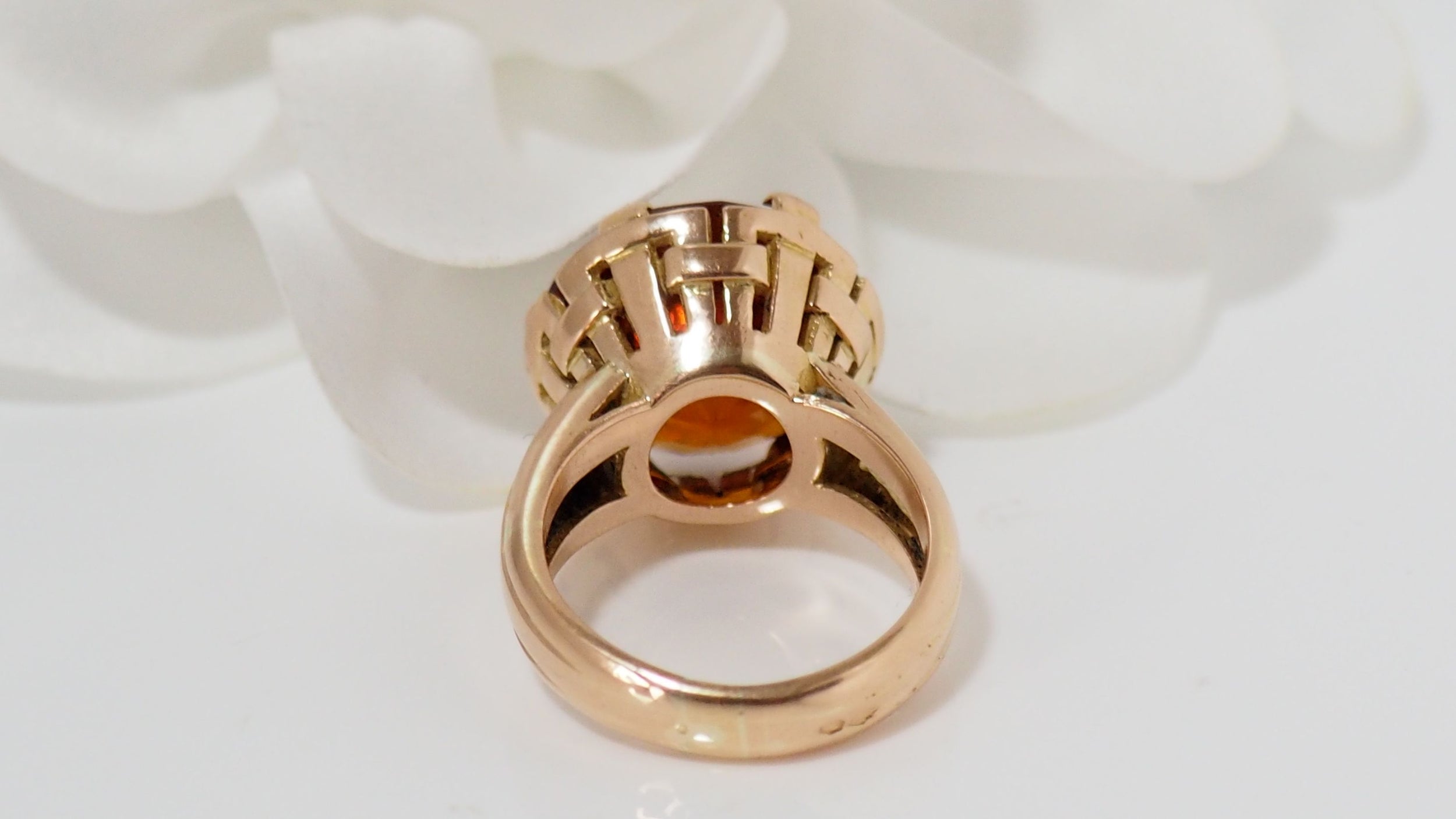 Bague vintage en or rose et saphir orange