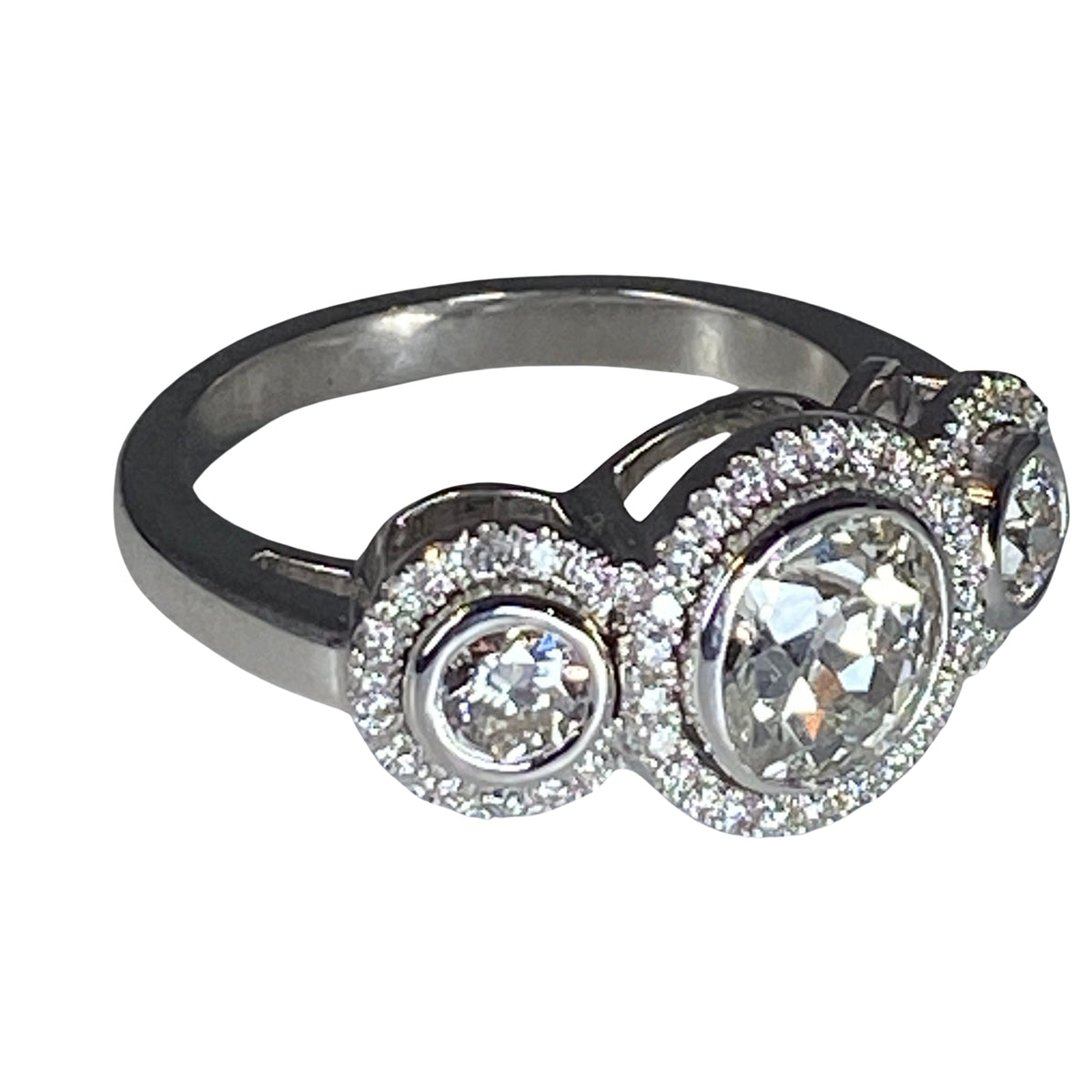 Bague en or 18 carats trilogie sertie de diamants