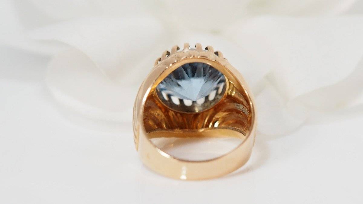 Bague en or jaune et topaze bleue