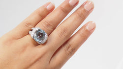 Bague en or blanc, aigue marine et diamants