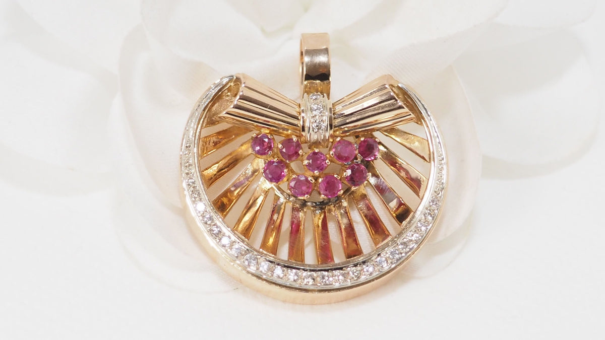 Pendentif en or jaune, rubis et diamants