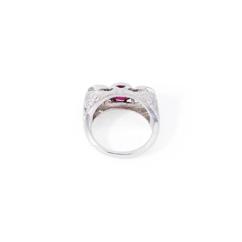 Bague en platine, rubis et diamants