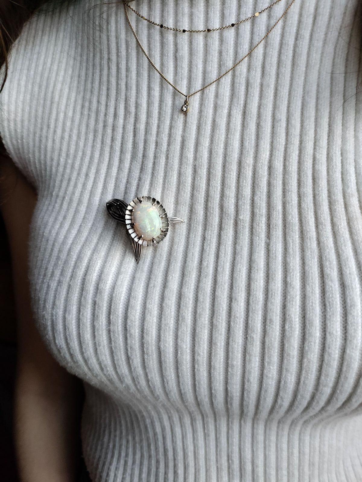 Broche Fleur Or Gris Et Opale blanche