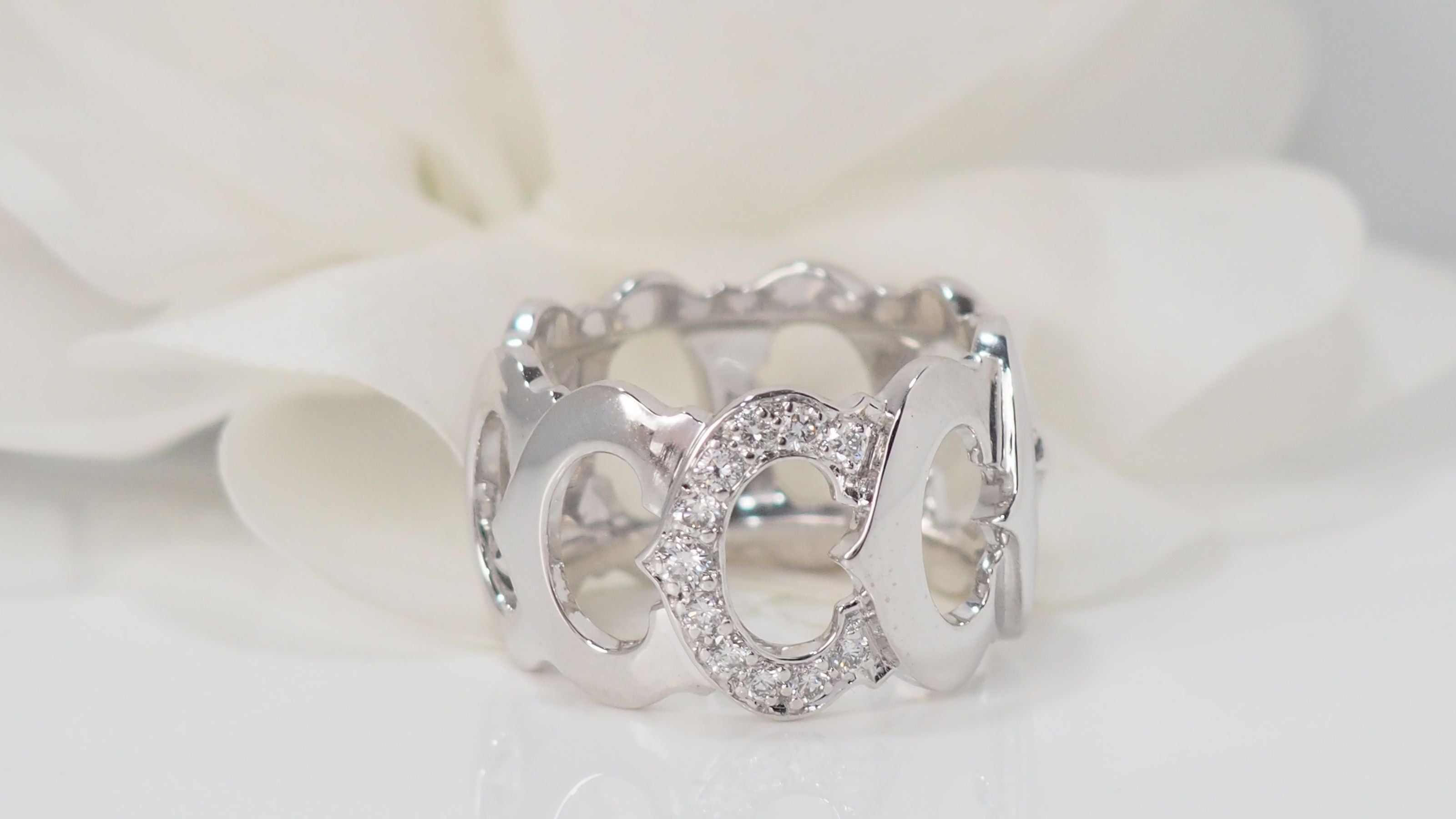 Bague collection C Cartier en or blanc et diamants