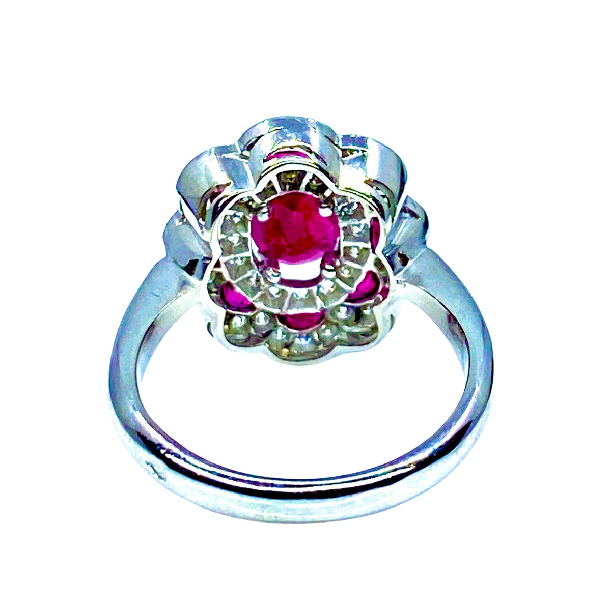 Bague marguerite en or blanc 18 carats en rubis et diamants