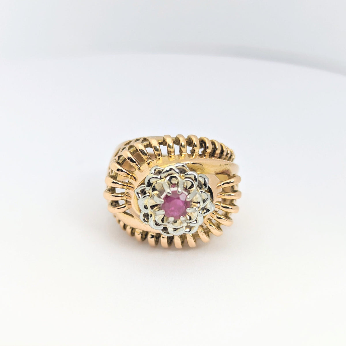 Bague or rose et rubis