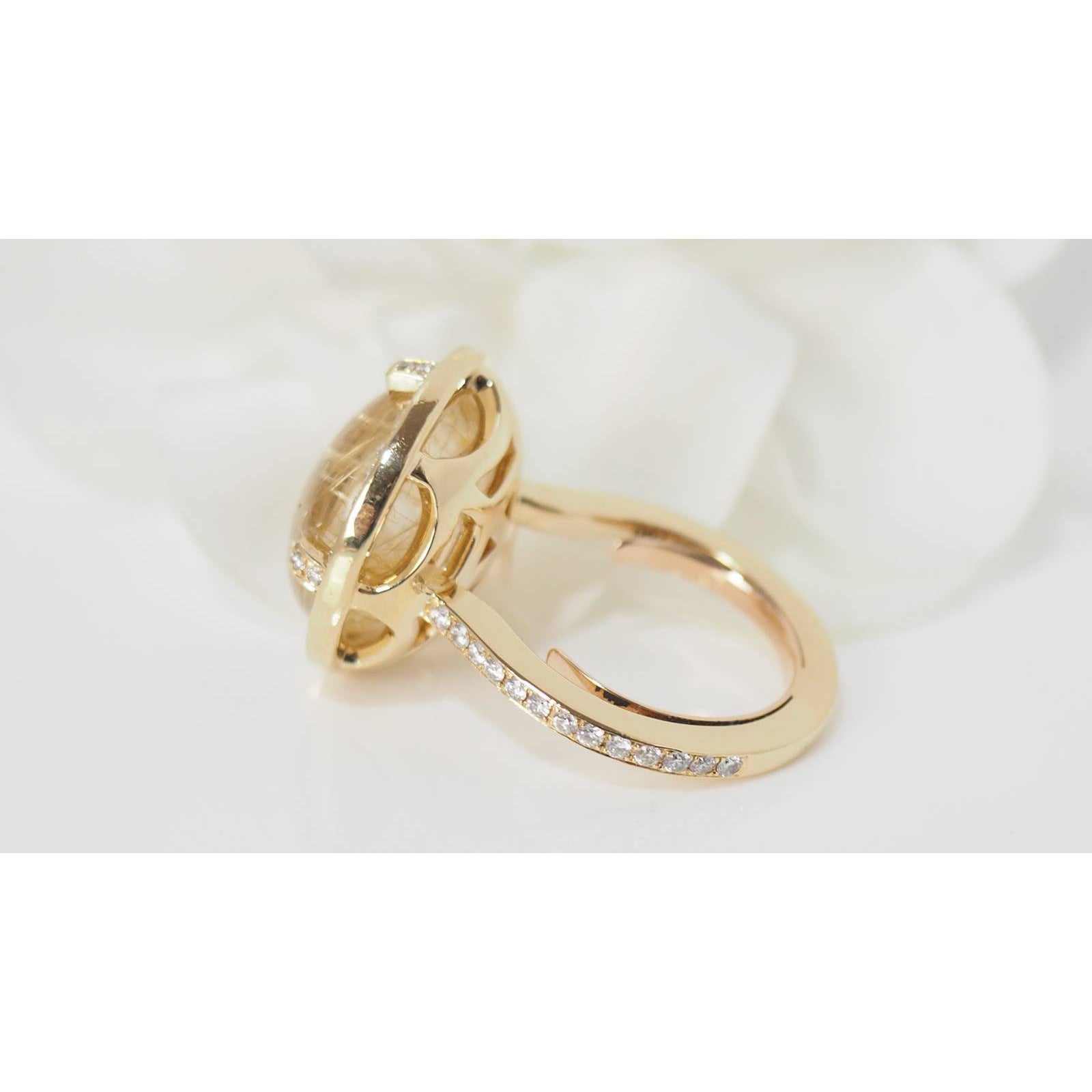 Bague CHAUMET Attrape Moi Galet en or jaune, Quartz rutile et diamants