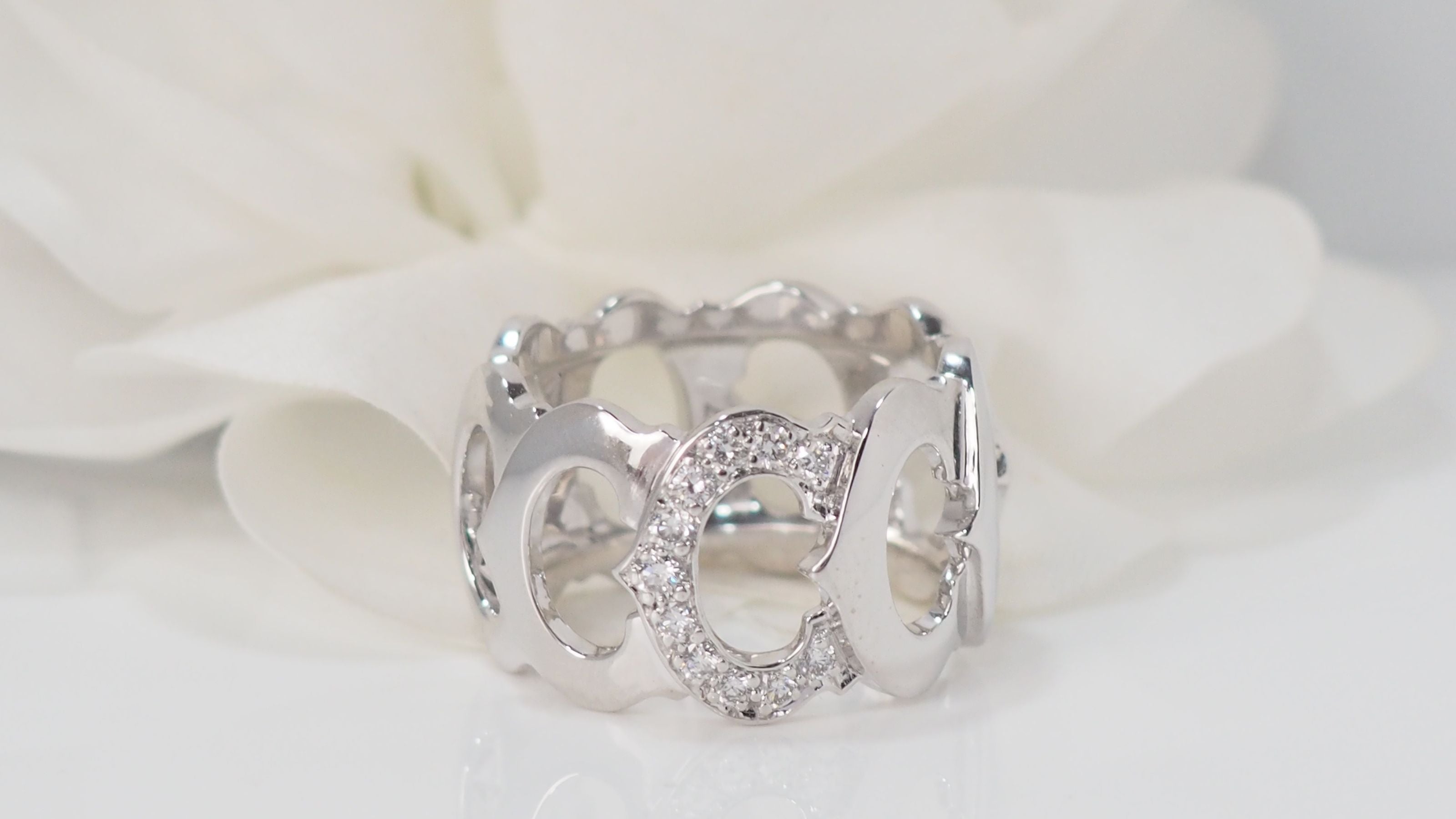 Bague collection C Cartier en or blanc et diamants