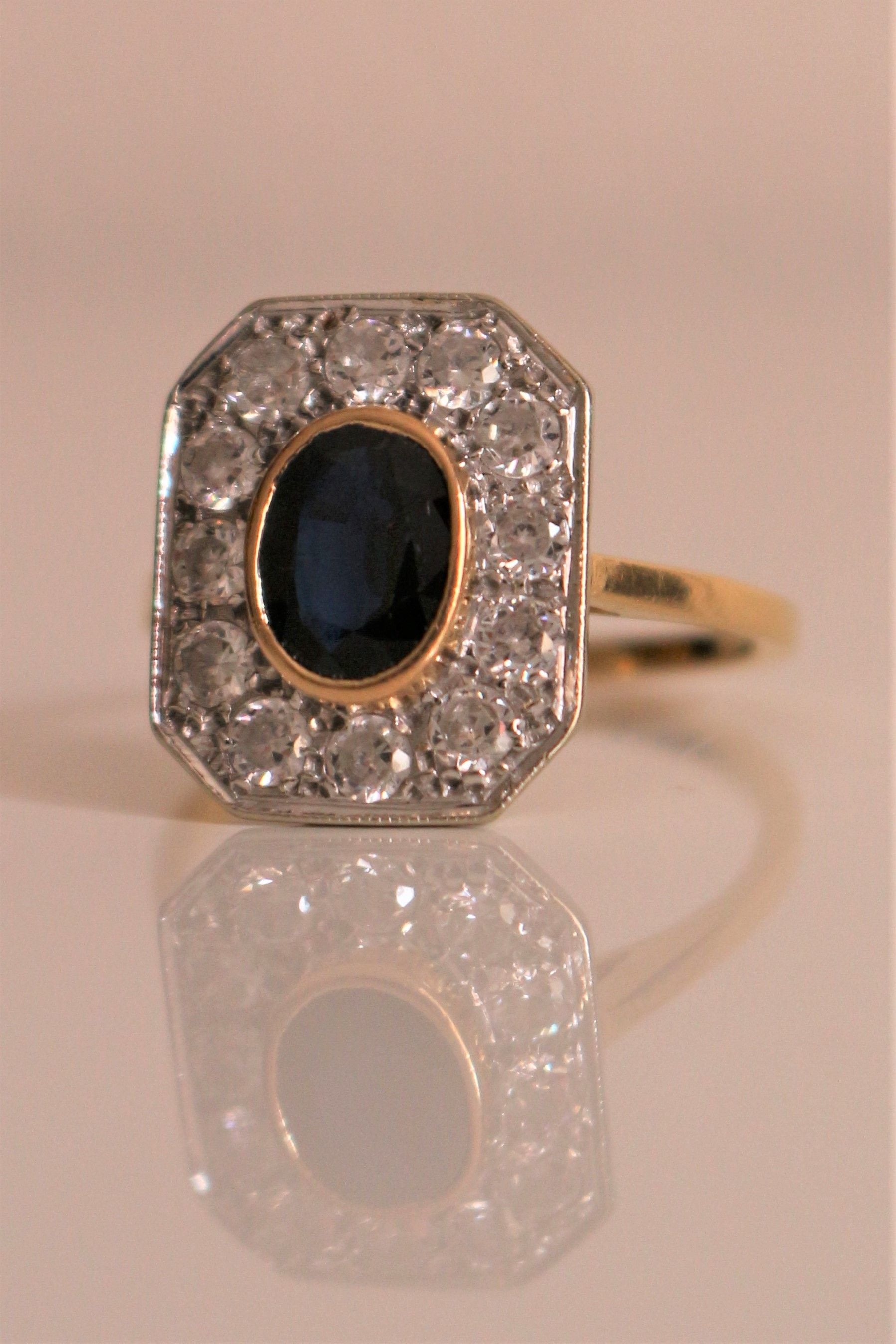 Bague Art Déco Saphir à Pans Coupés