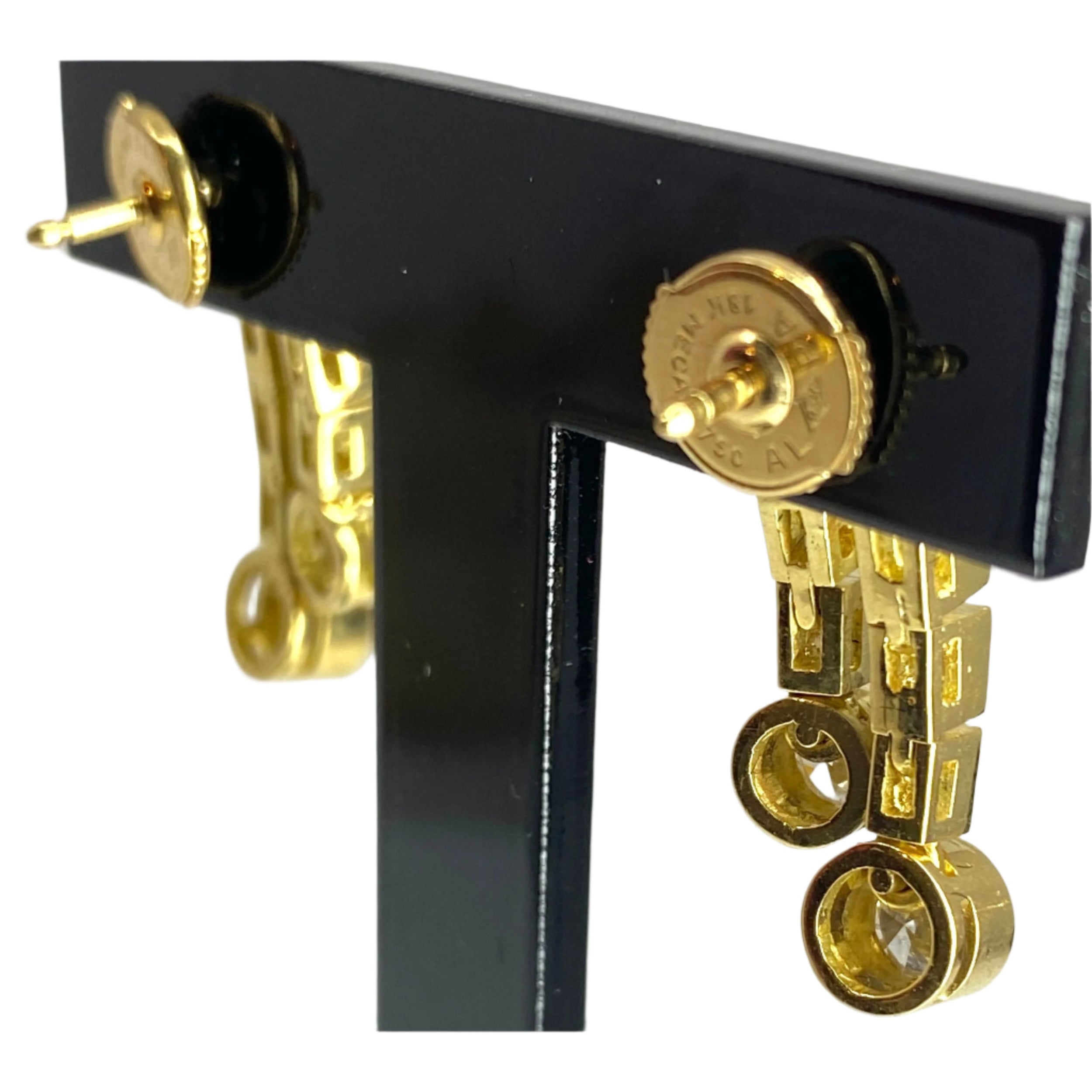 Boucles d’oreilles en or 18 carats en diamants baguettes et diamants ronds