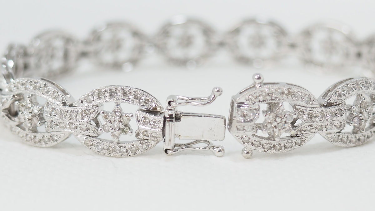 Bracelet ajouré en or blanc et diamants