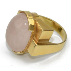 Geometric yellow gold ring adorned with a pink quartz