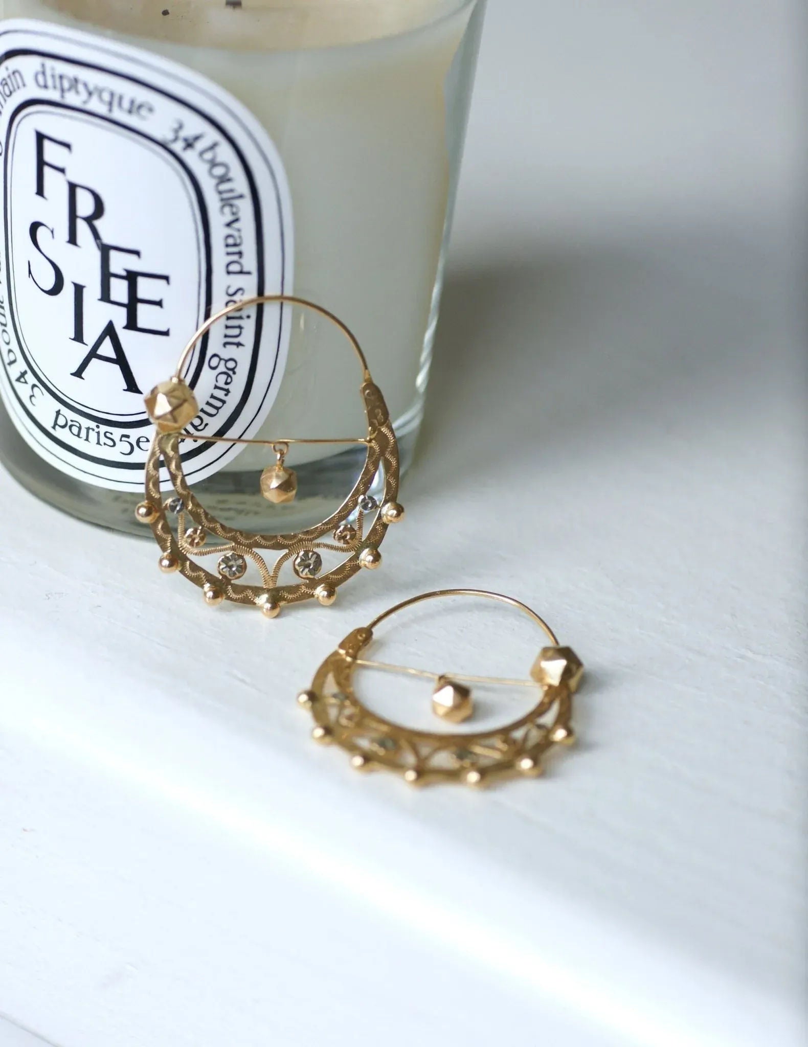 Savoyard hoop earrings in gold