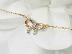 Collier avec motif nœud en or rose et diamants