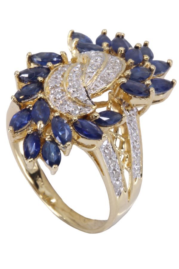 Sapphire and diamond ring in yellow gold