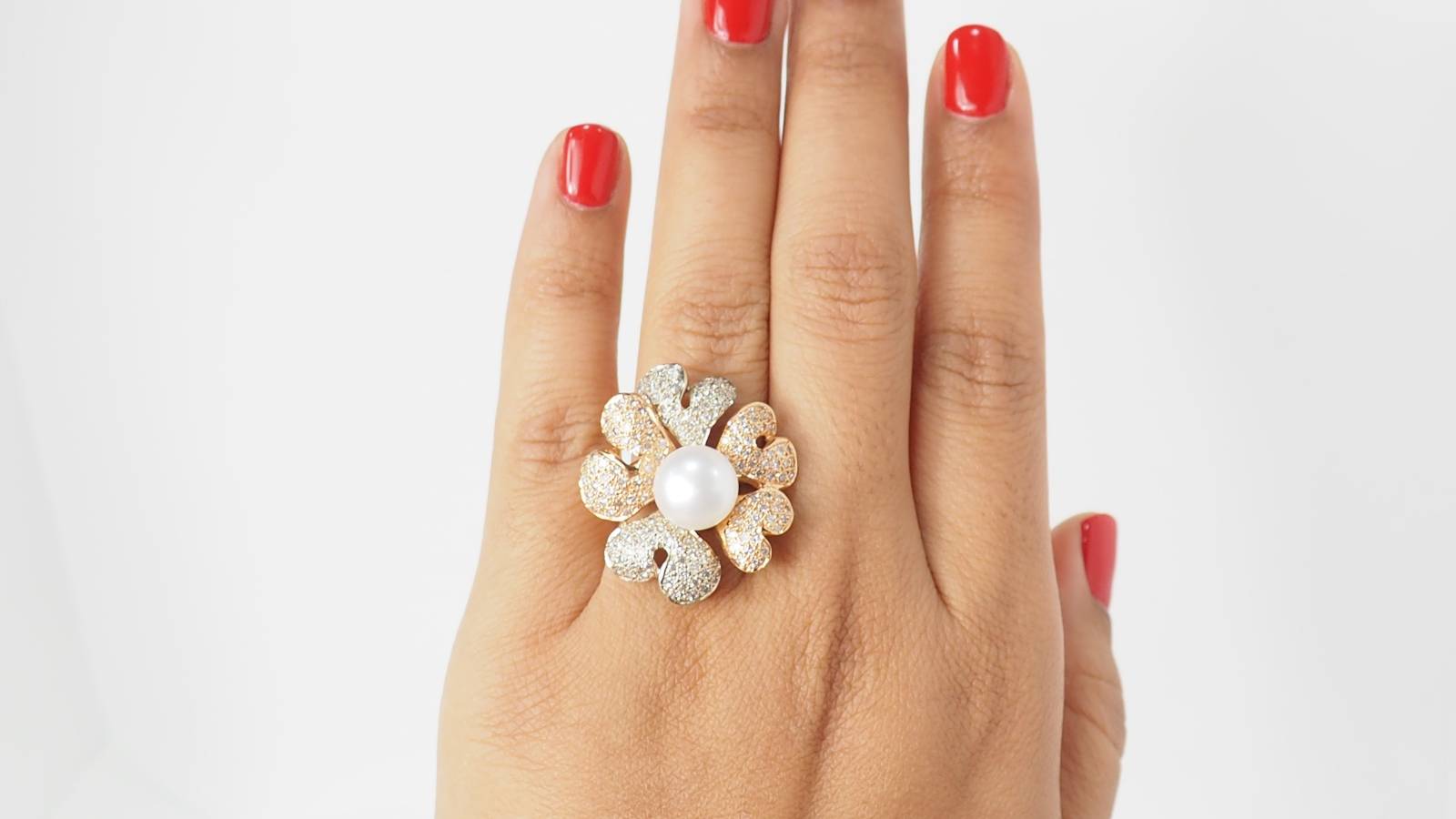 Flower ring in 3-tone gold with diamonds and cultured pearl 