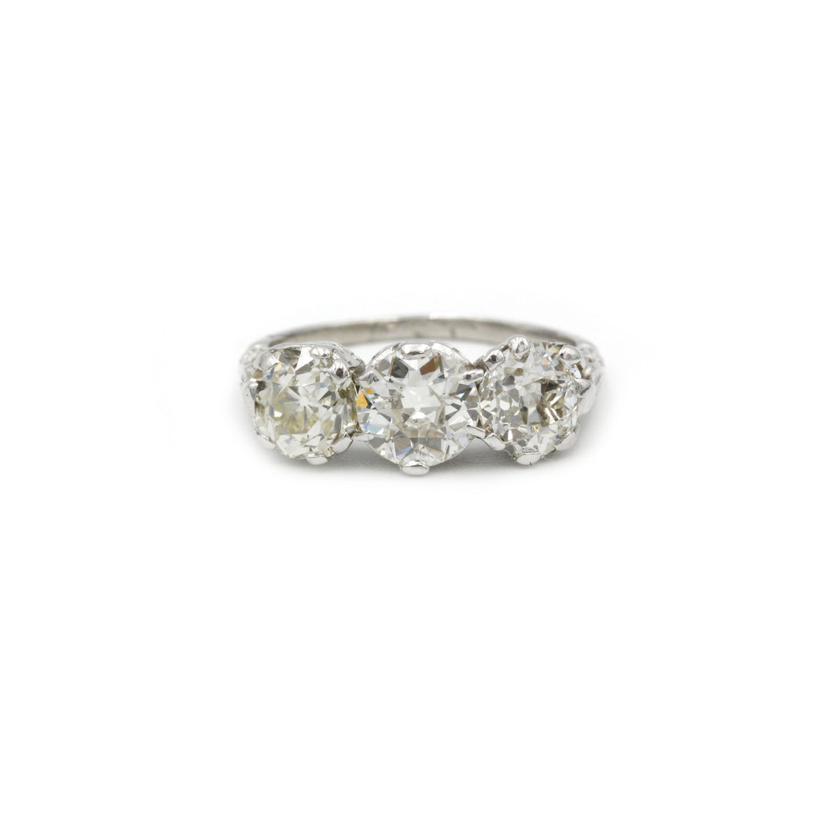 Bague - Platine Et Diamants