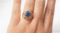 Bague en or jaune et topaze bleue
