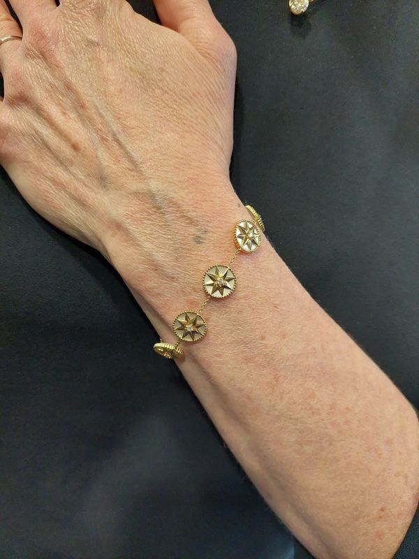 Bracelet DIOR Rose des vents en or jaune, nacre et diamants
