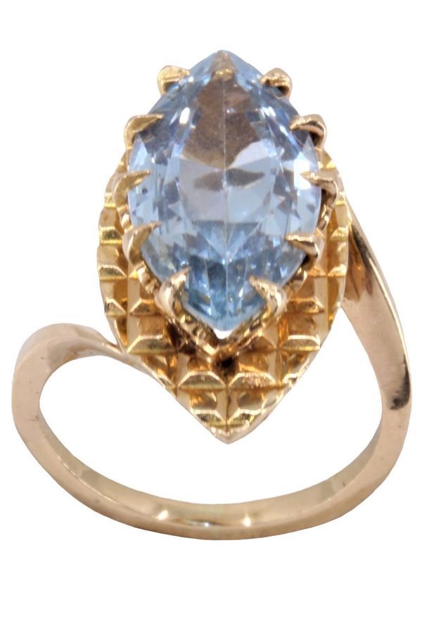 Bague moderne en or jaune et topaze