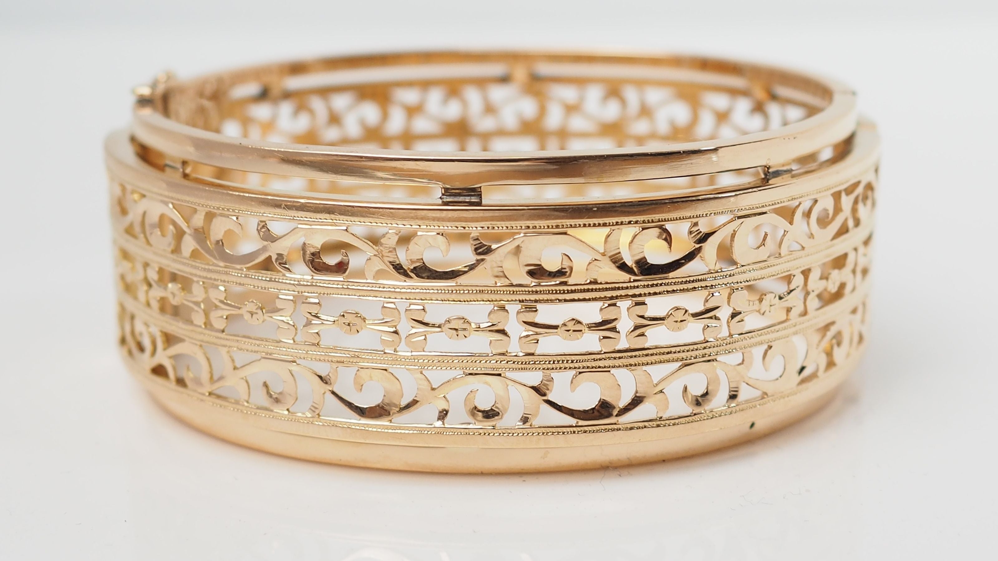 Bracelet Esclave ajouré en or jaune