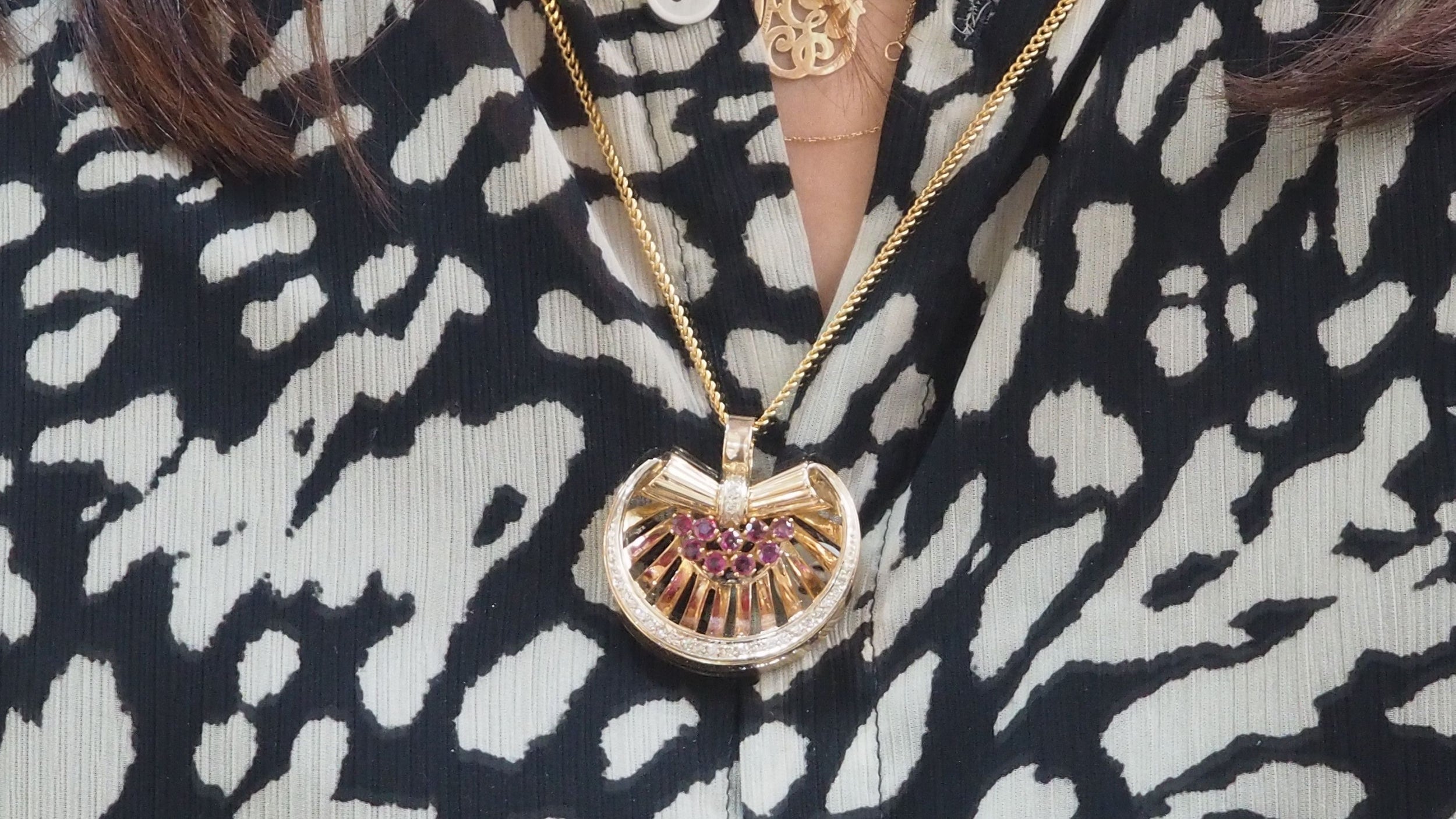 Pendentif en or jaune, rubis et diamants