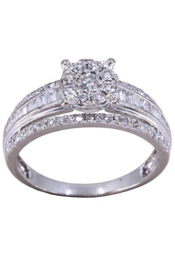 Bague style solitaire en or blanc et diamants