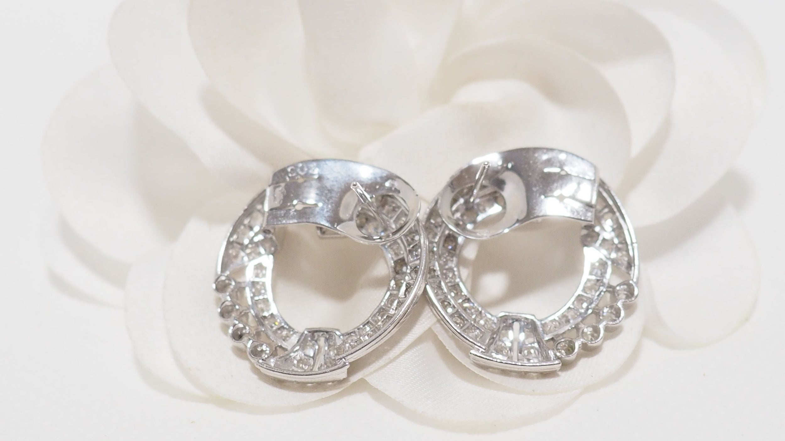 Boucles d'oreilles en or blanc et diamants