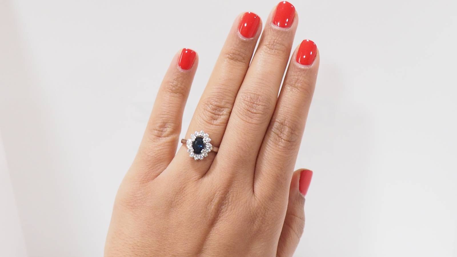 Bague en or blanc, saphir et diamants