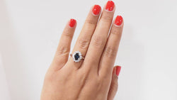 Bague en or blanc, saphir et diamants