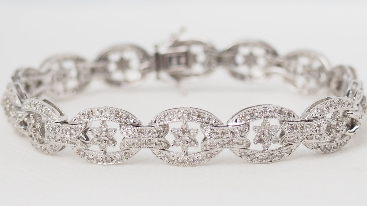 Bracelet ajouré en or blanc et diamants