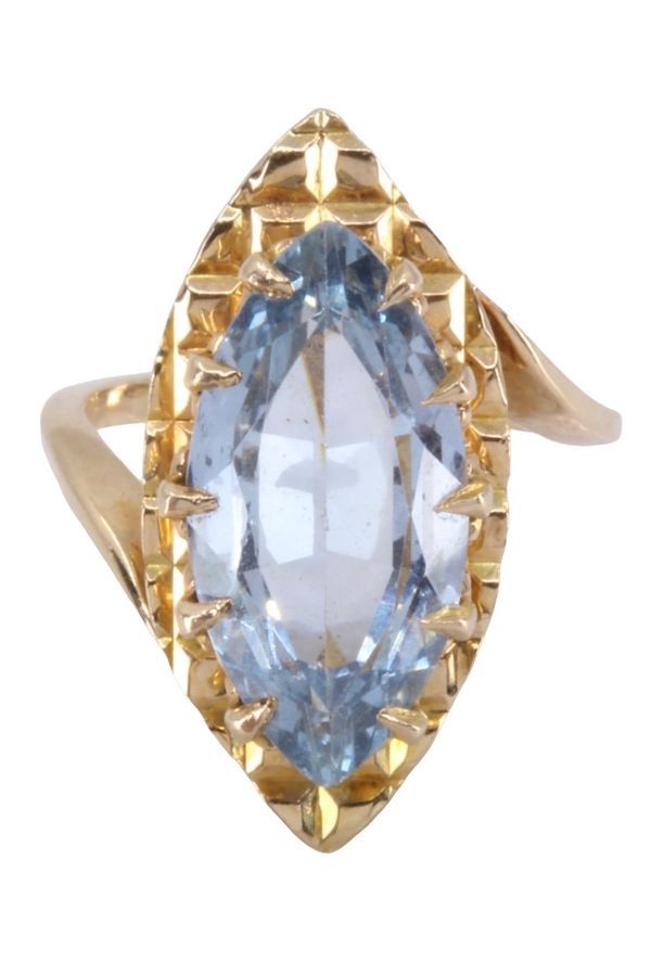 Bague moderne en or jaune et topaze