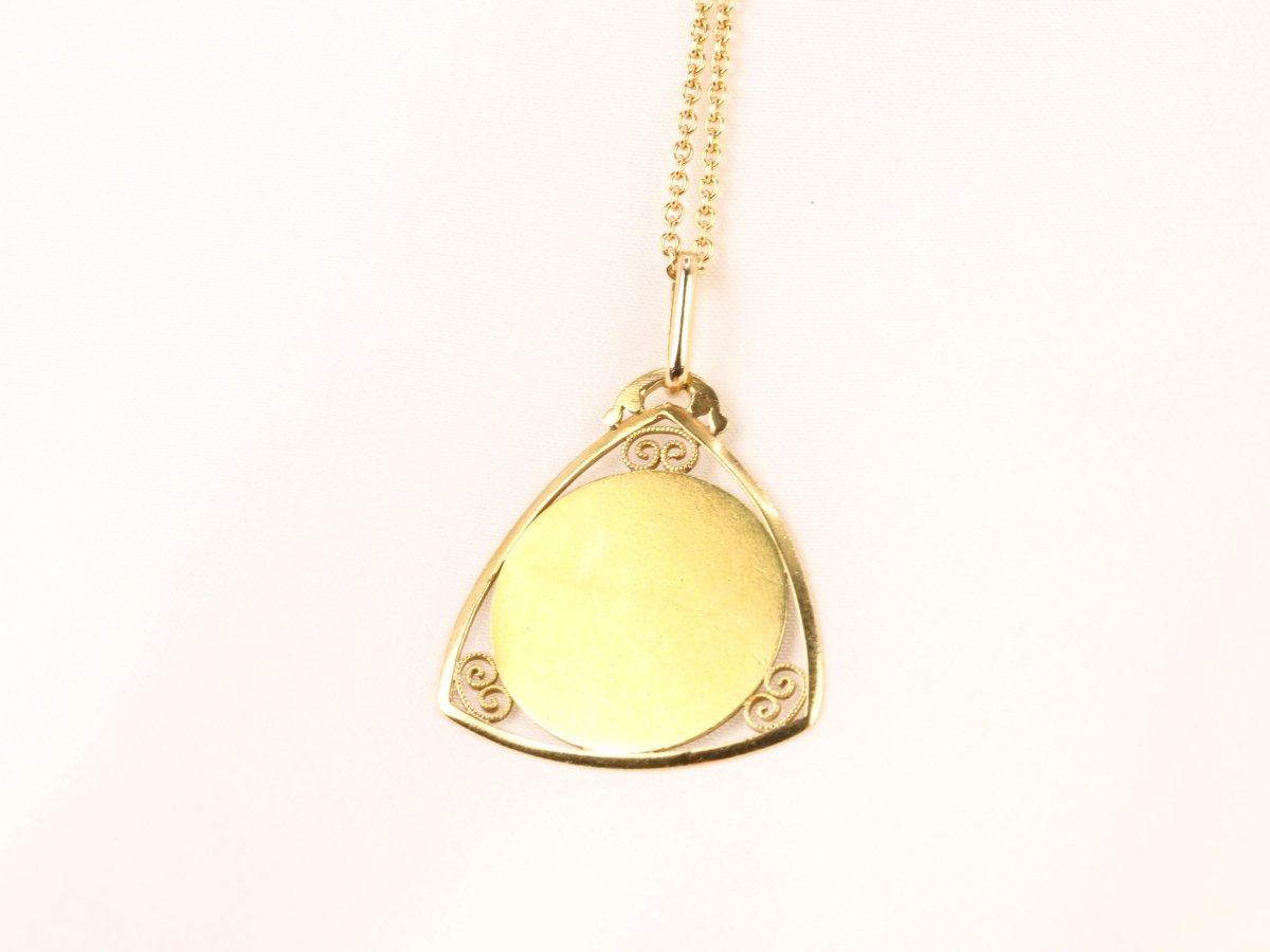 Médaille Art Nouveau en or jaune signée Mazzoni, Vierge à l’enfant - Castafiore