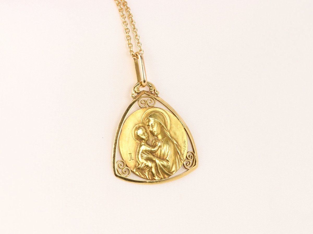 Médaille Art Nouveau en or jaune signée Mazzoni, Vierge à l’enfant - Castafiore