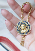 Médaille Vierge Marie émail plique à jour, perles et diamants - Castafiore