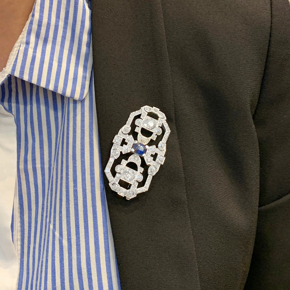 Plaque brooch in platinum, white gold, sapphire and diamonds